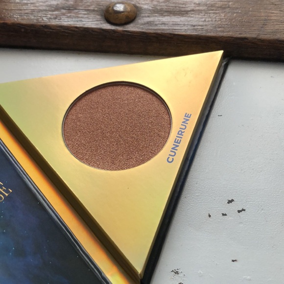 New Urban Decay Eternals Afterglow Highlighter in shade Cuneirune (.08 oz) - Picture 2 of 4